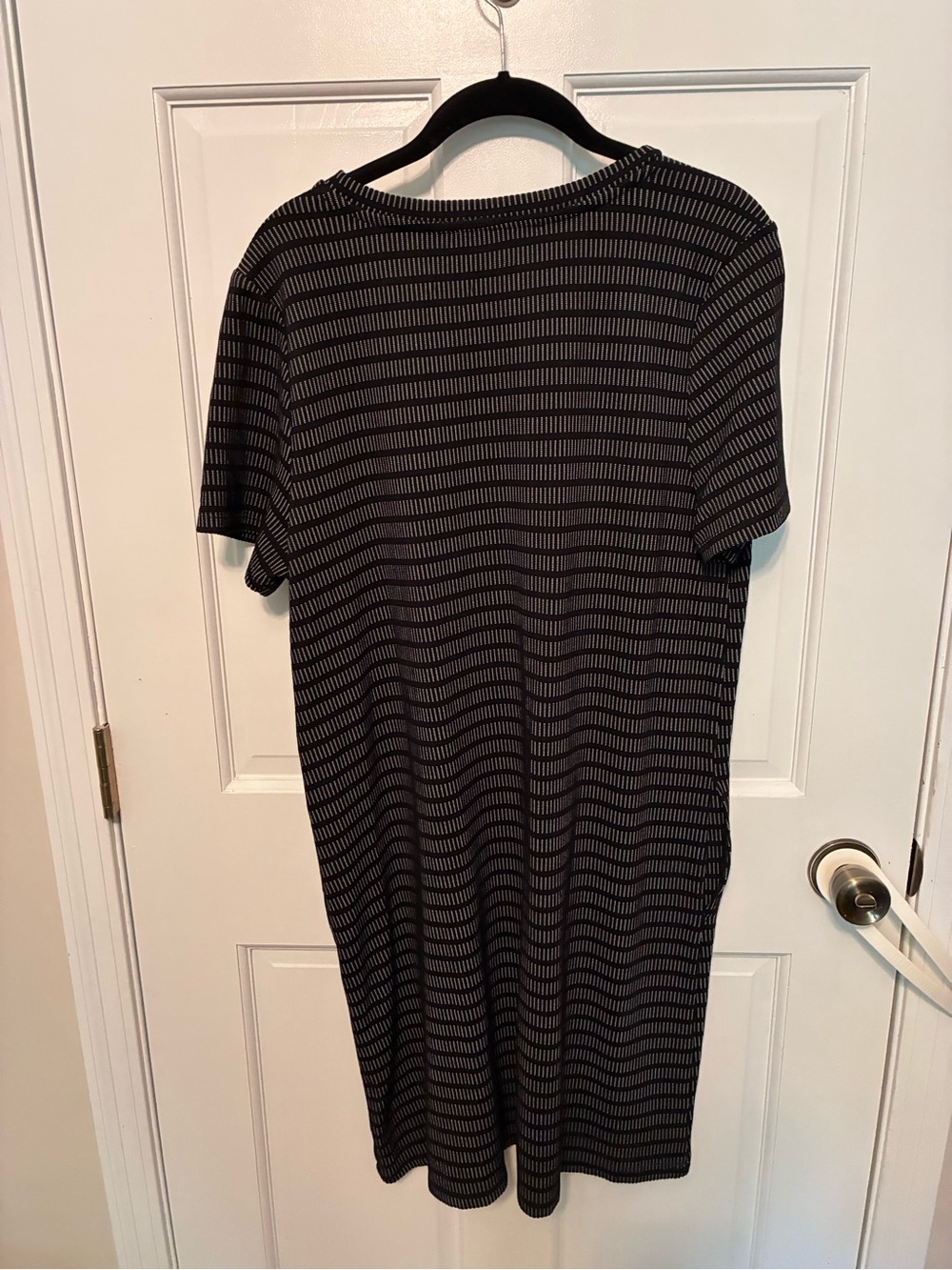 Loft t shirt dress, black and gray, size L. Has pockets